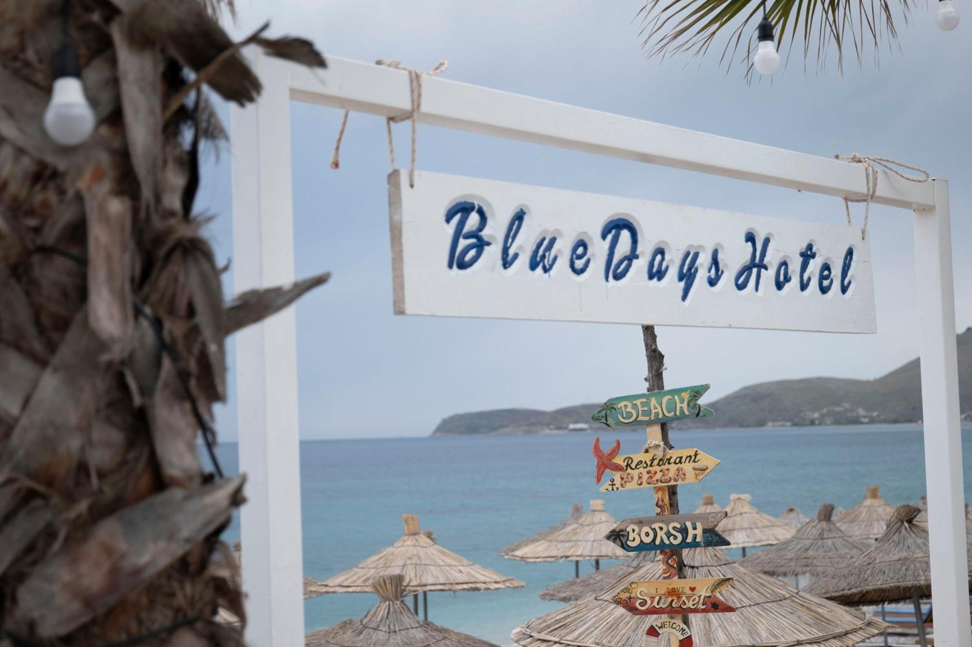 Hotel Blue Days